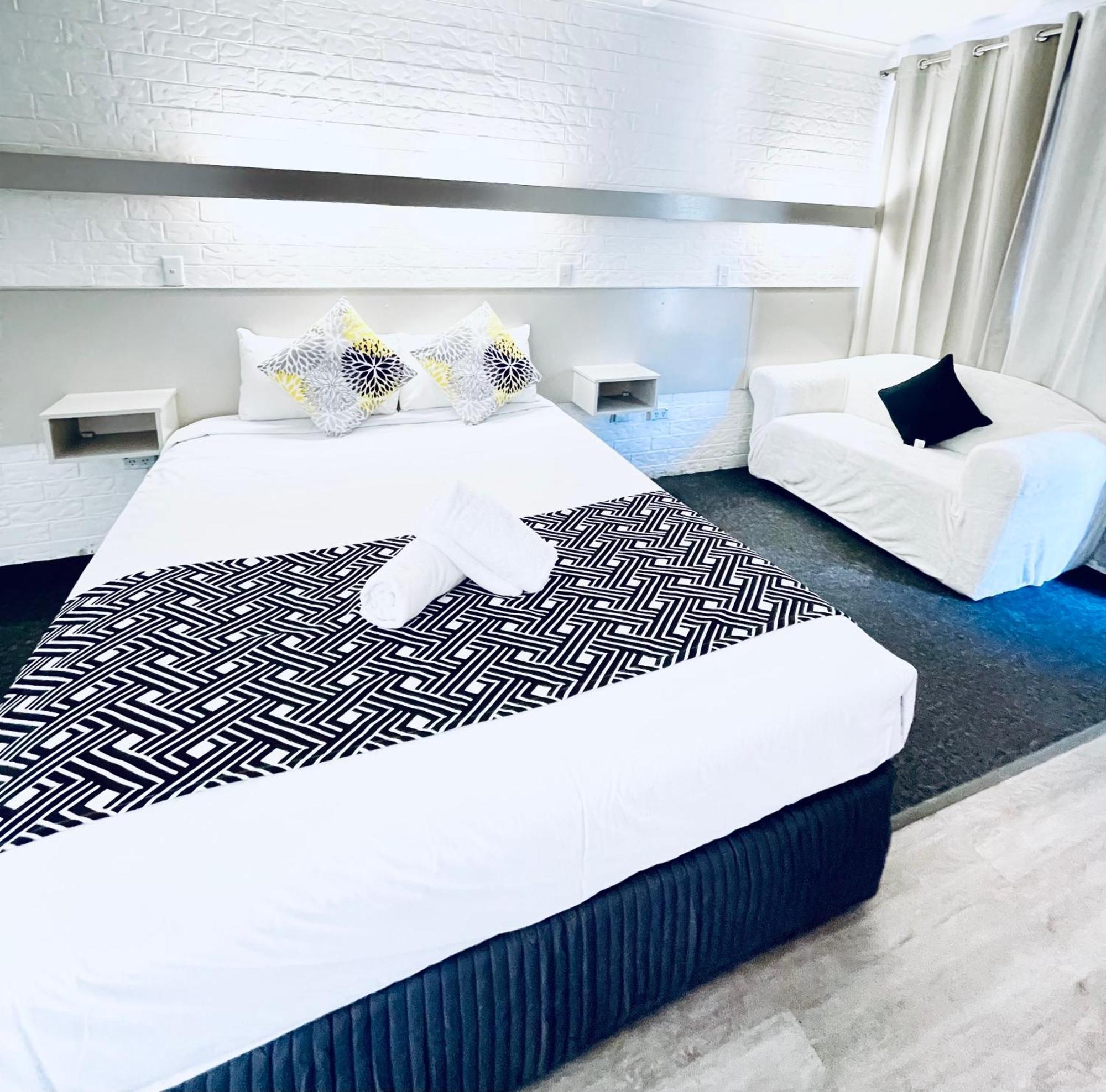 Jacaranda Place Motor Inn Тувумба Экстерьер фото