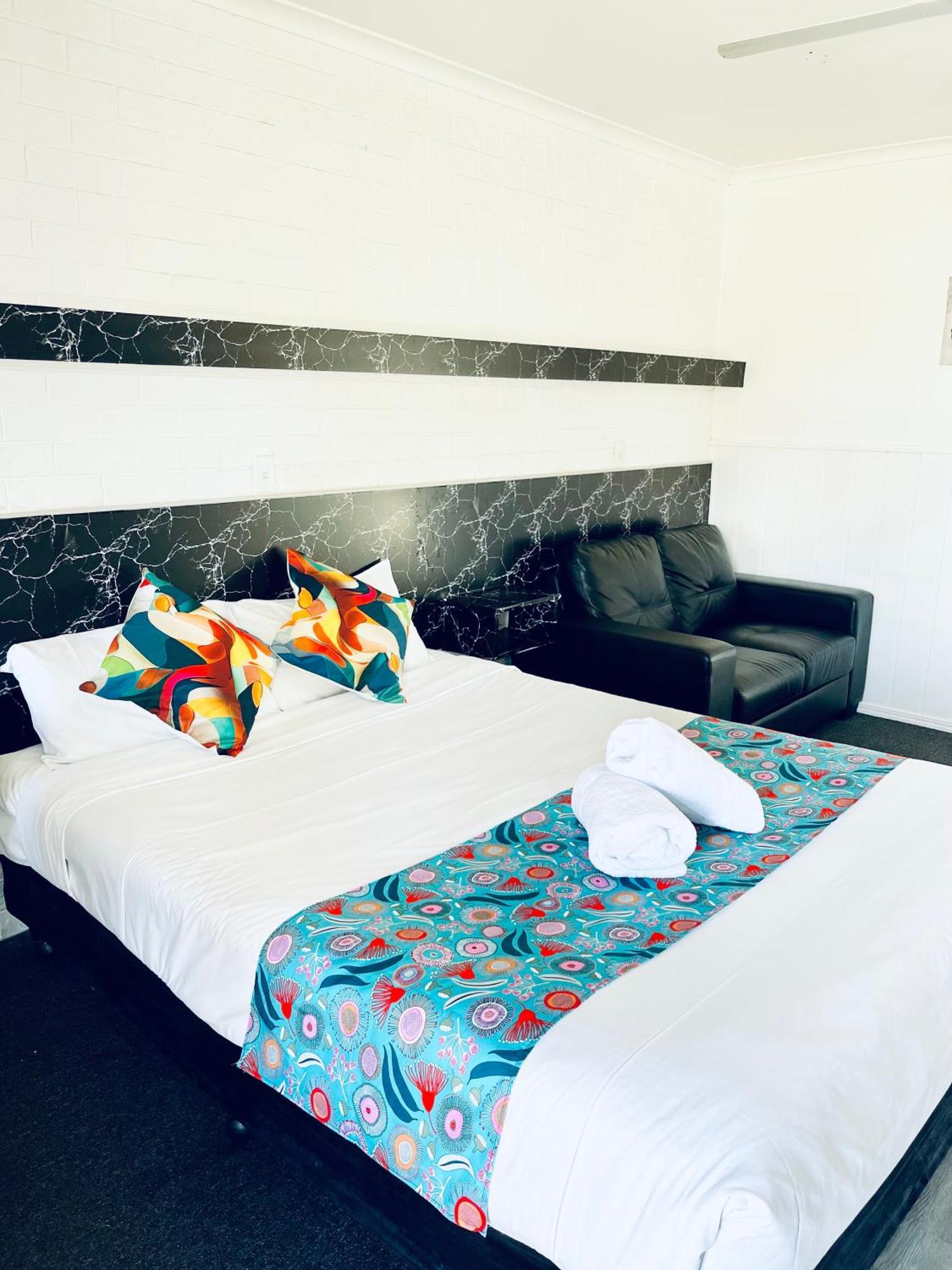 Jacaranda Place Motor Inn Тувумба Экстерьер фото