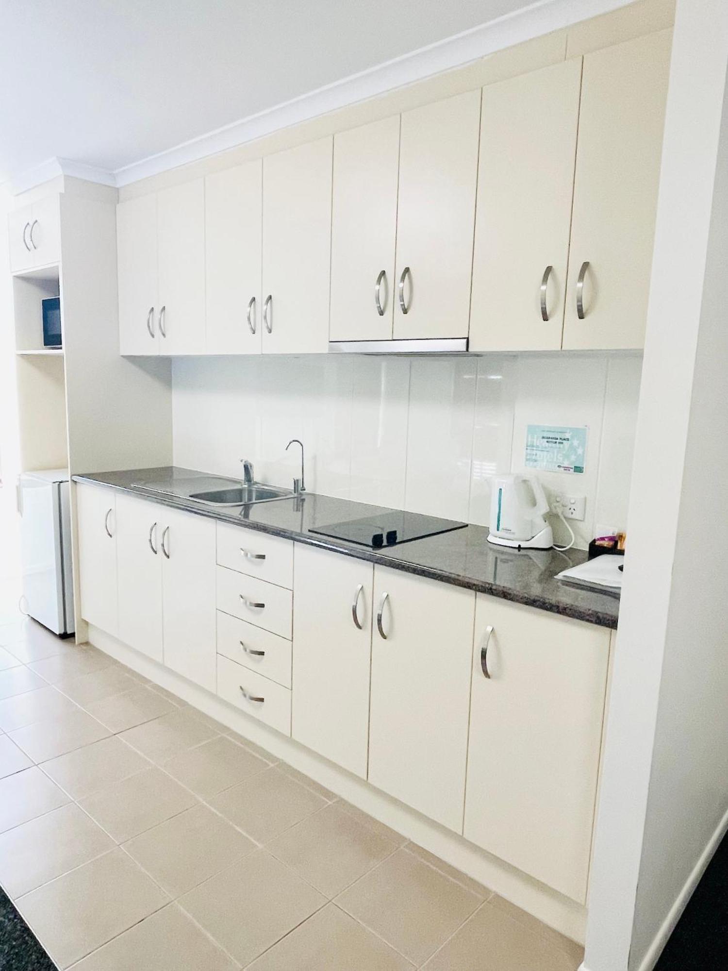 Jacaranda Place Motor Inn Тувумба Экстерьер фото