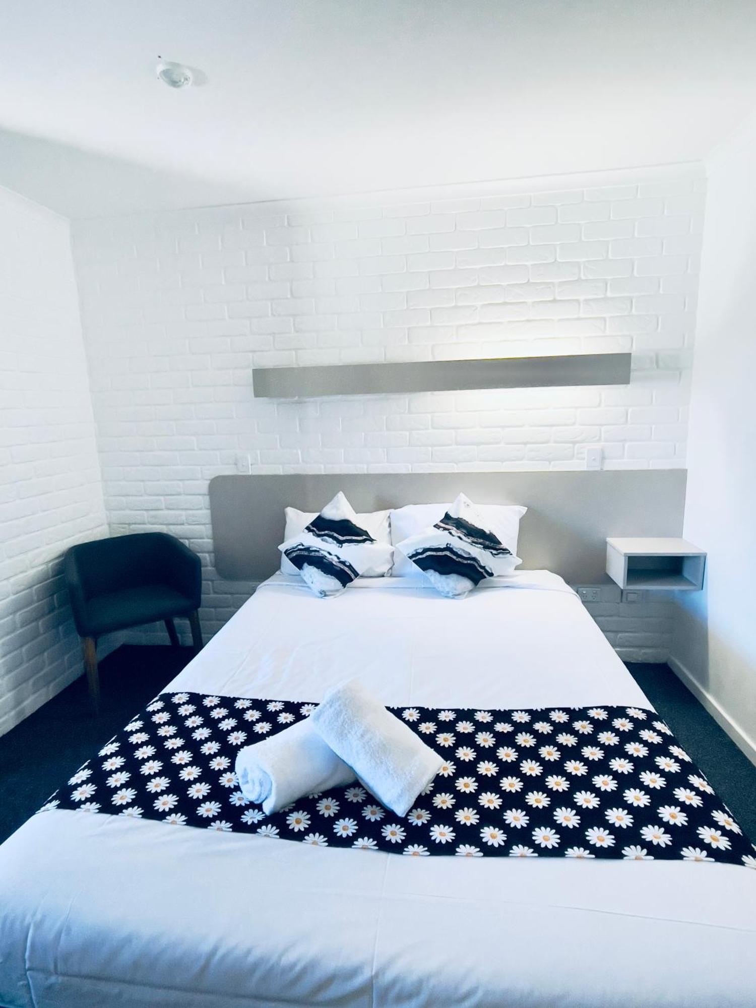 Jacaranda Place Motor Inn Тувумба Экстерьер фото