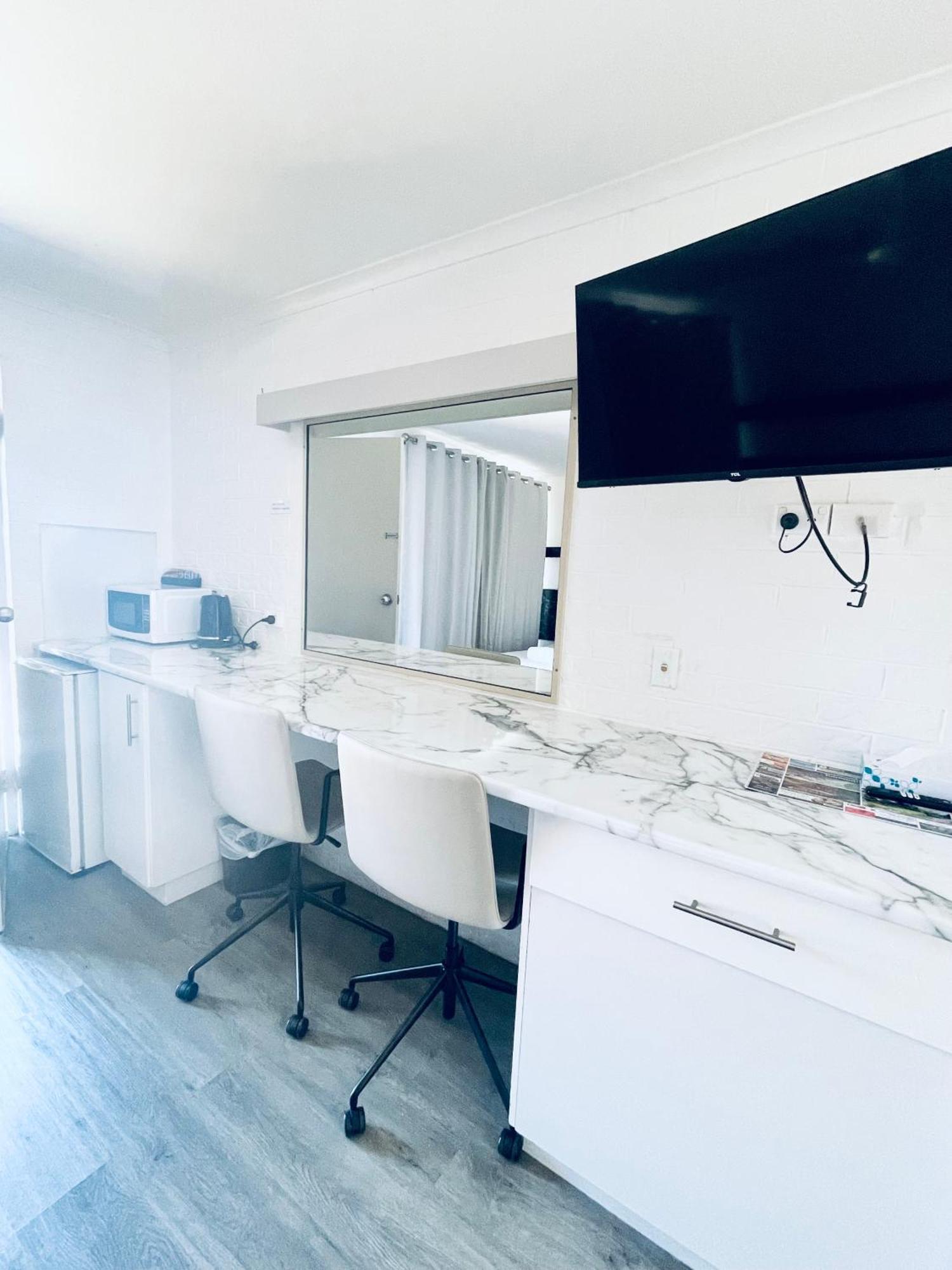 Jacaranda Place Motor Inn Тувумба Экстерьер фото