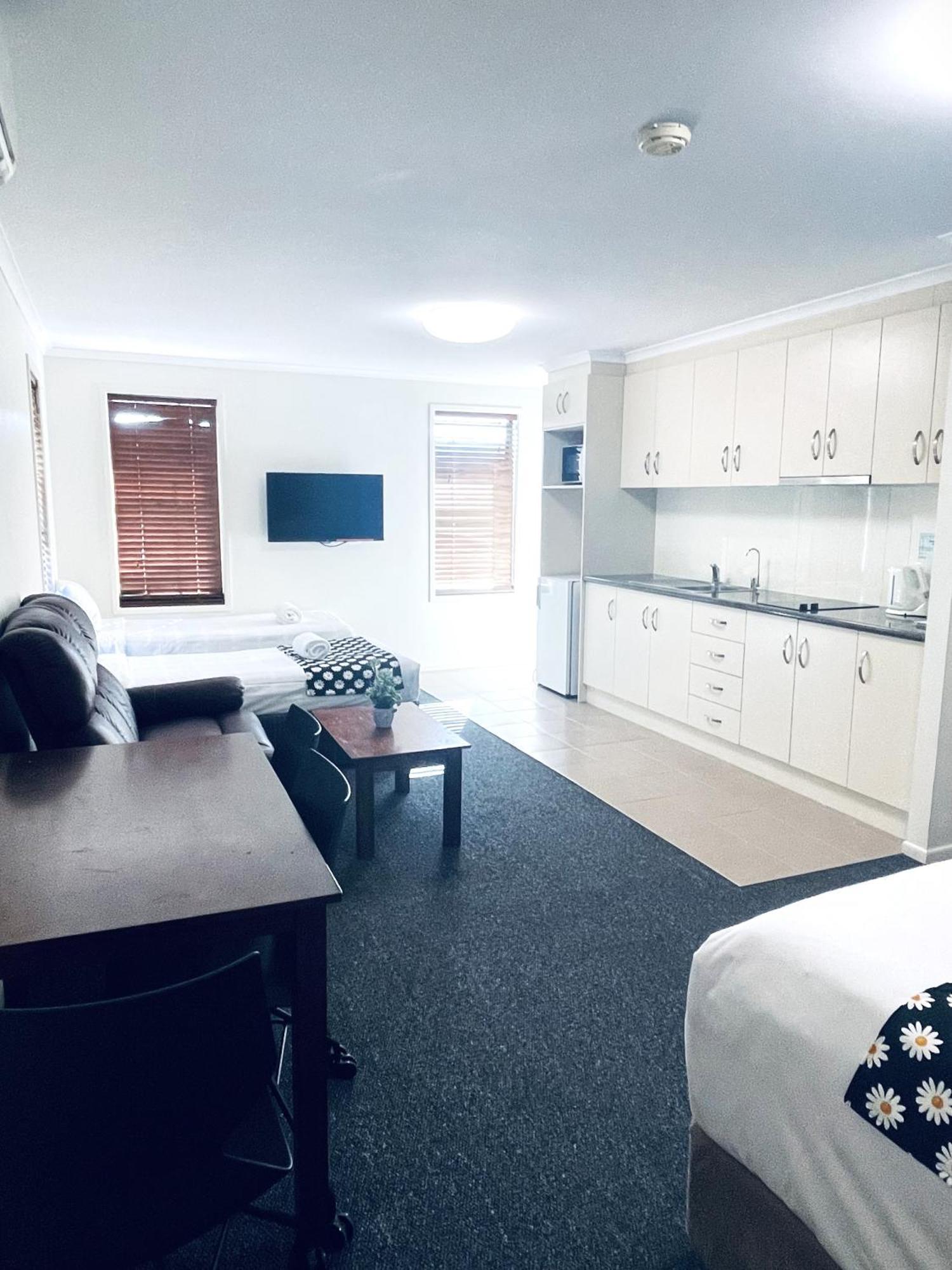 Jacaranda Place Motor Inn Тувумба Экстерьер фото