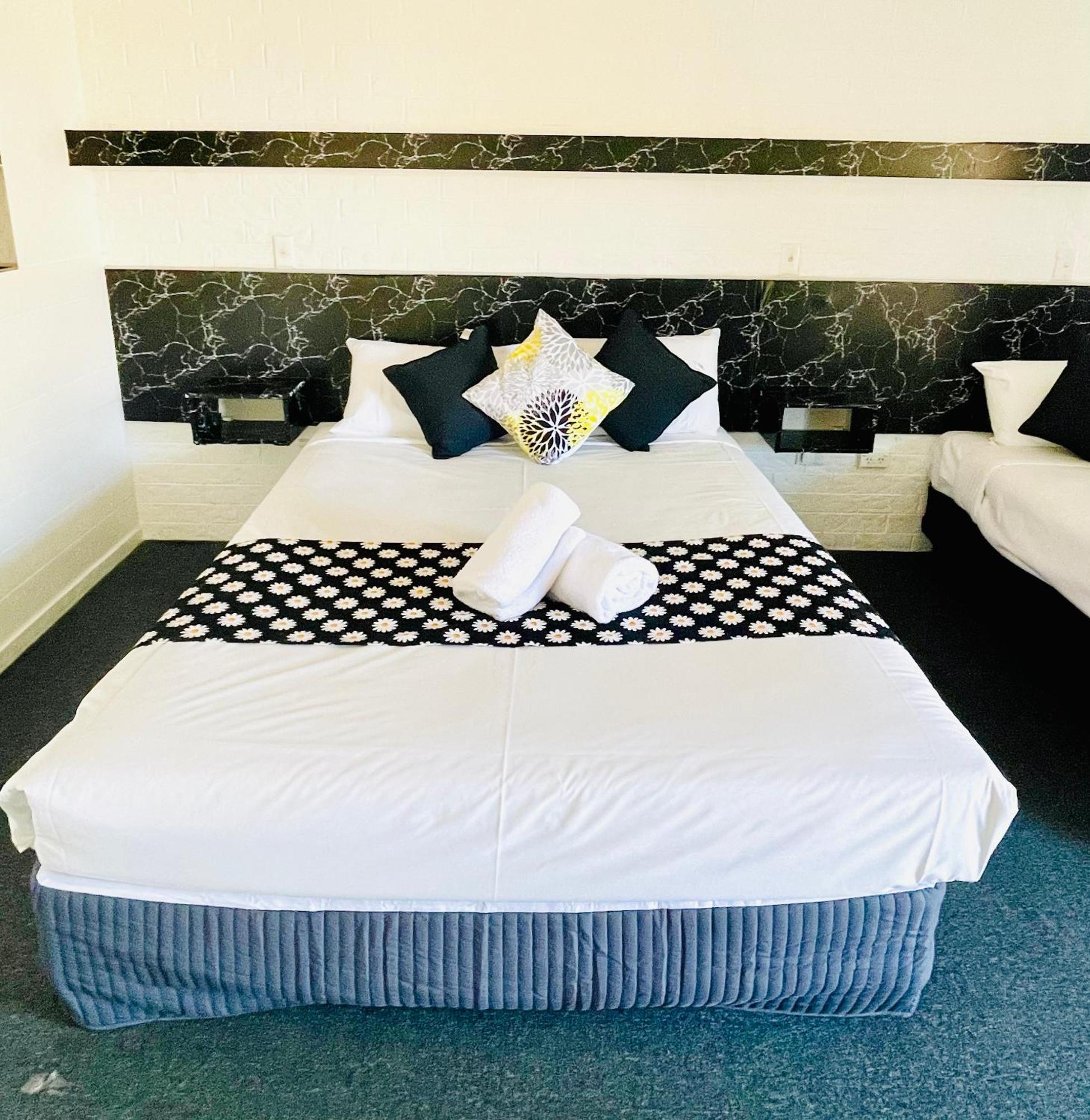 Jacaranda Place Motor Inn Тувумба Экстерьер фото