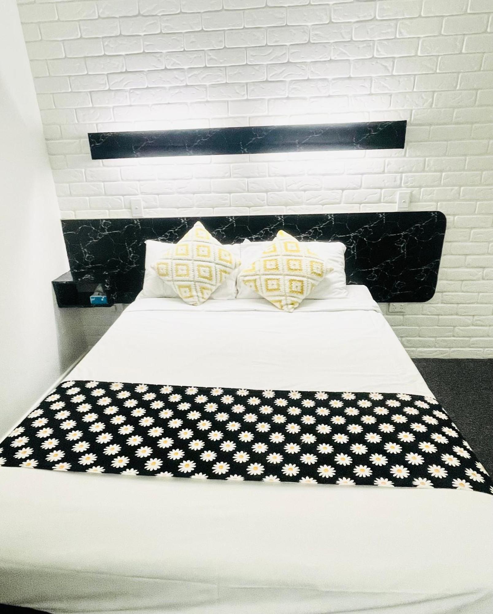 Jacaranda Place Motor Inn Тувумба Экстерьер фото