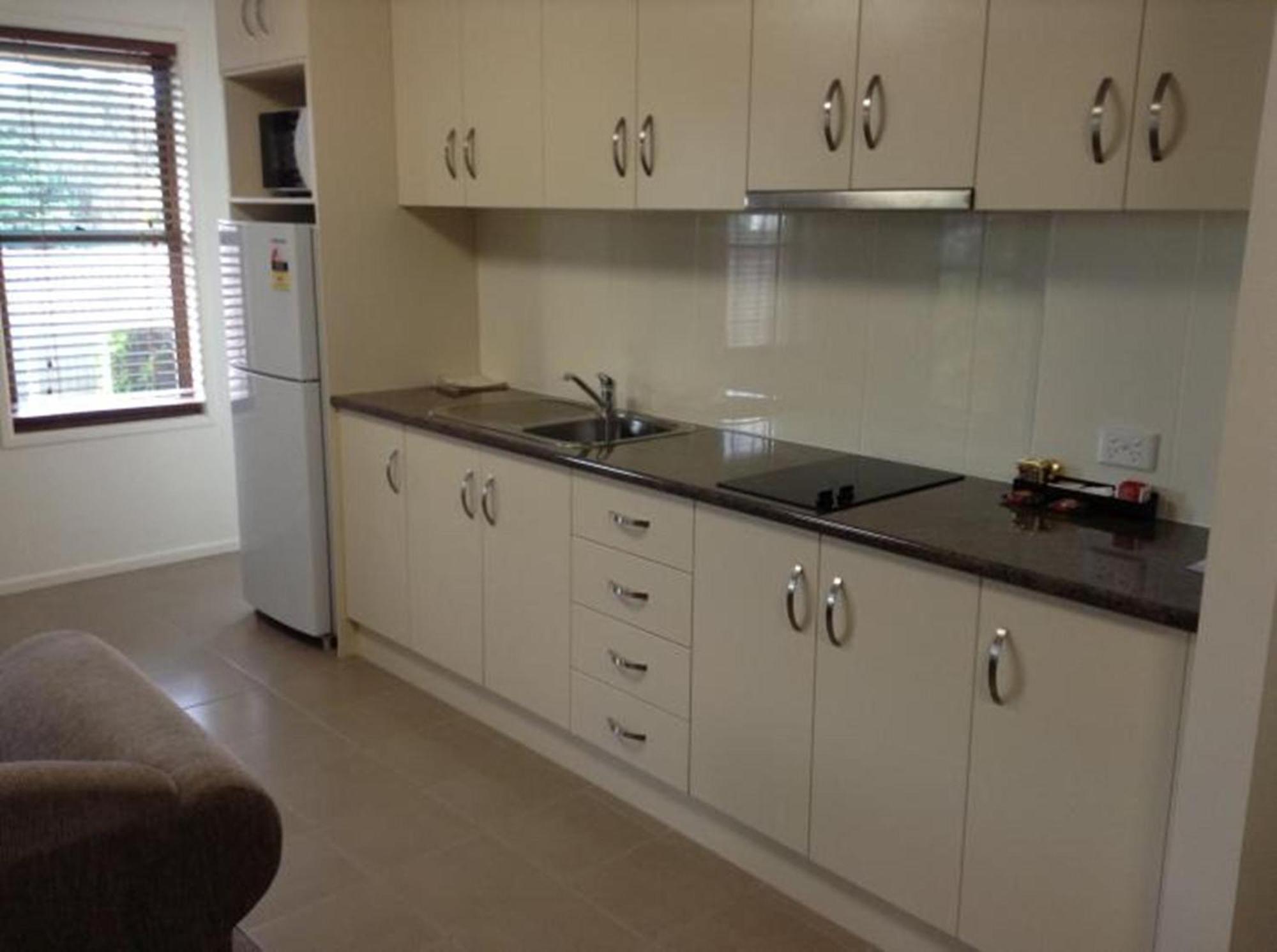 Jacaranda Place Motor Inn Тувумба Экстерьер фото