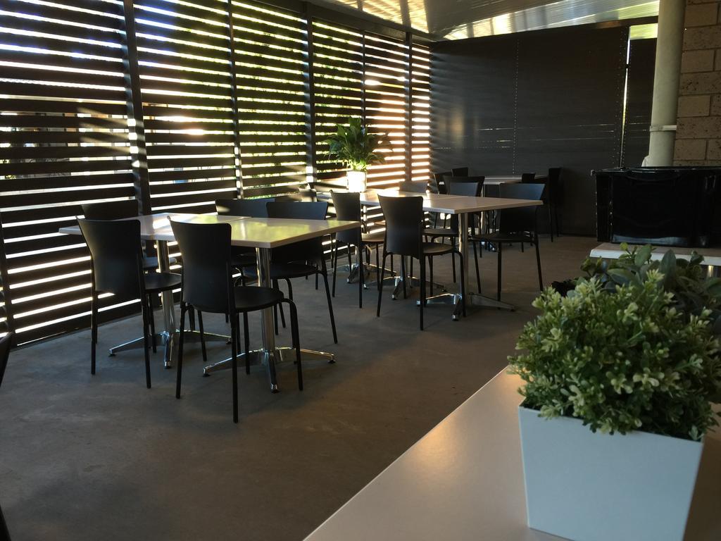 Jacaranda Place Motor Inn Тувумба Экстерьер фото