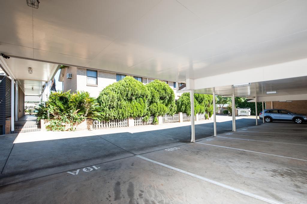 Jacaranda Place Motor Inn Тувумба Экстерьер фото