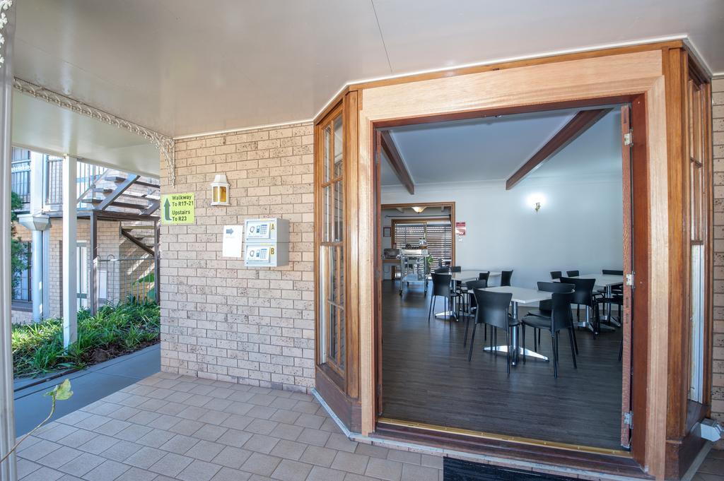 Jacaranda Place Motor Inn Тувумба Экстерьер фото