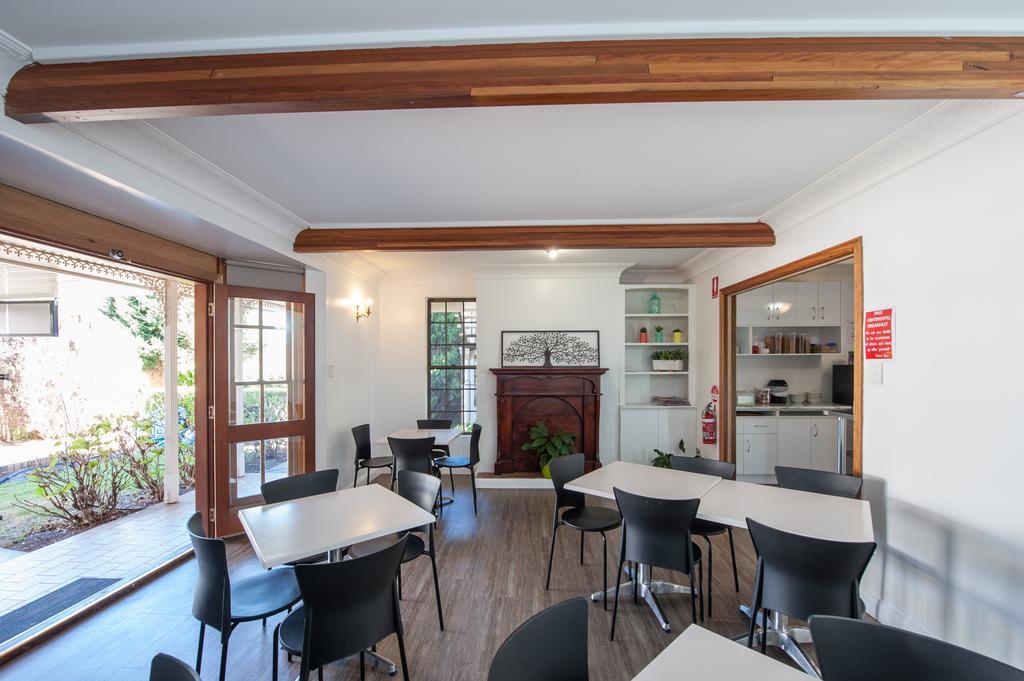 Jacaranda Place Motor Inn Тувумба Экстерьер фото