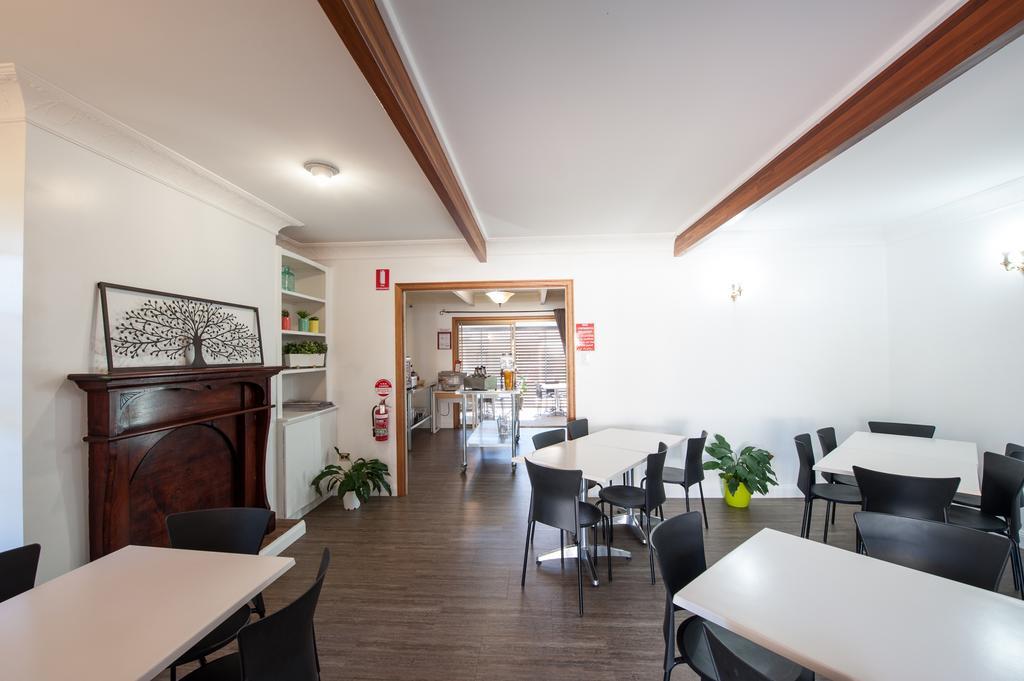 Jacaranda Place Motor Inn Тувумба Экстерьер фото