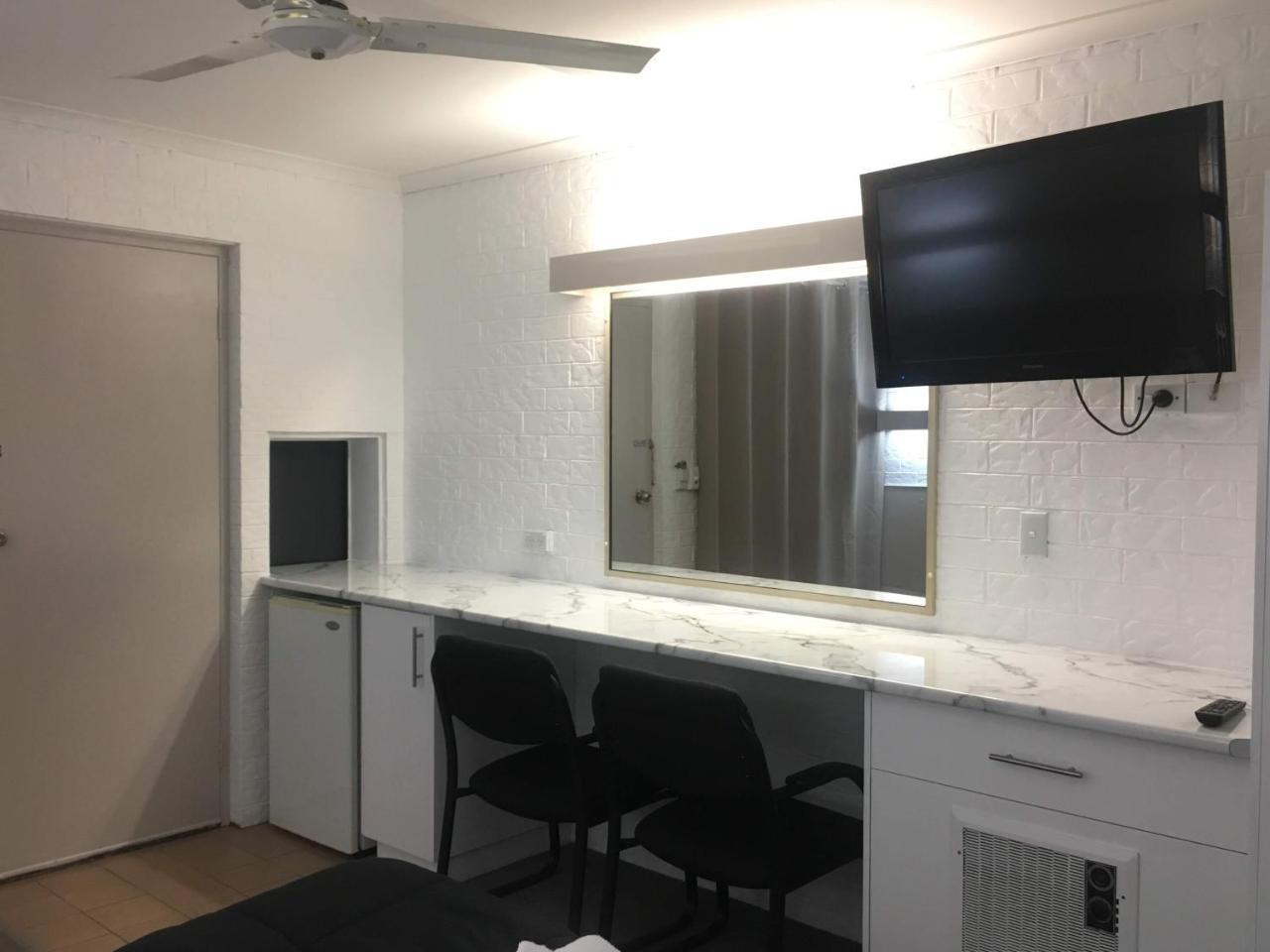 Jacaranda Place Motor Inn Тувумба Экстерьер фото