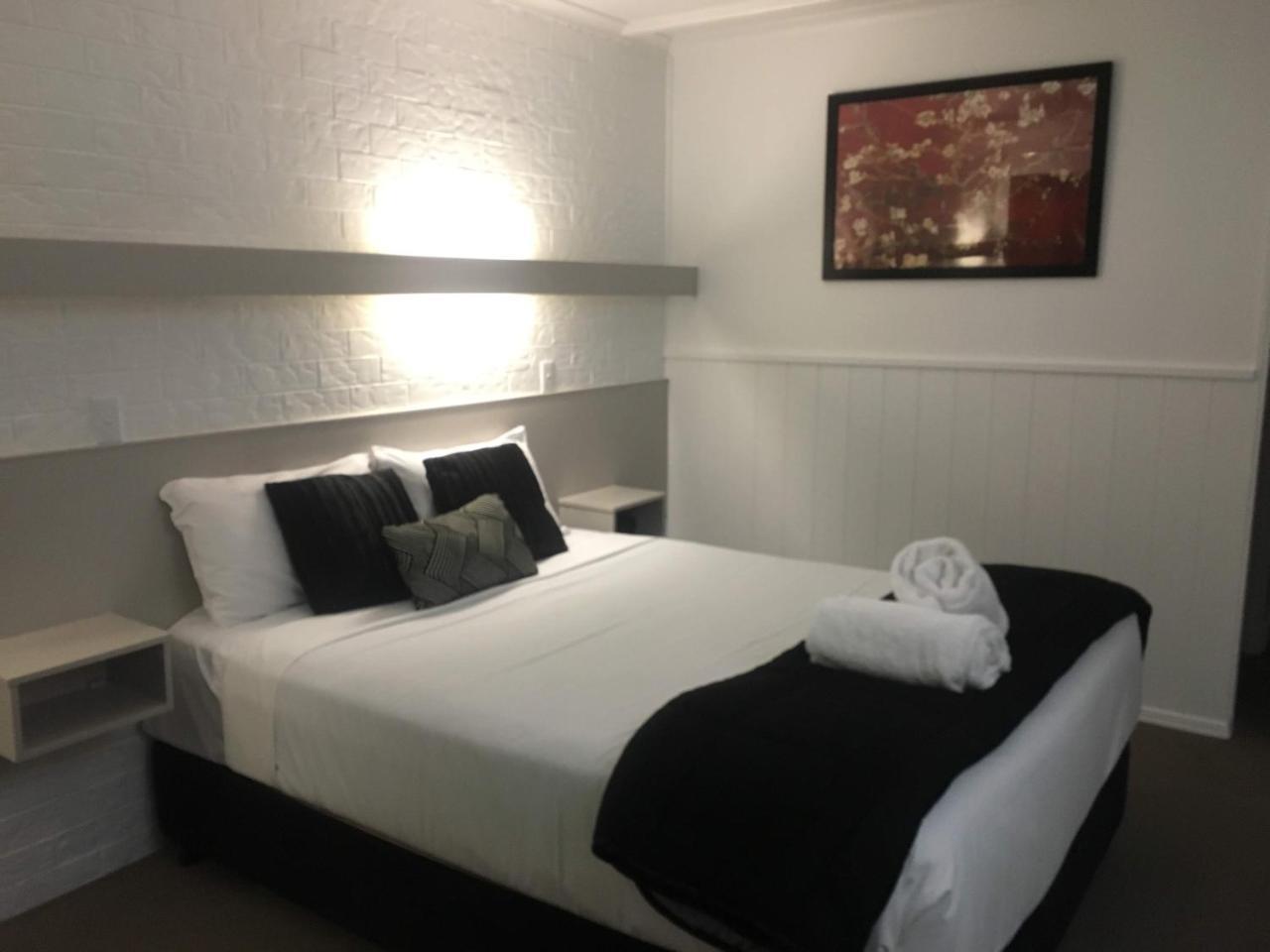 Jacaranda Place Motor Inn Тувумба Экстерьер фото