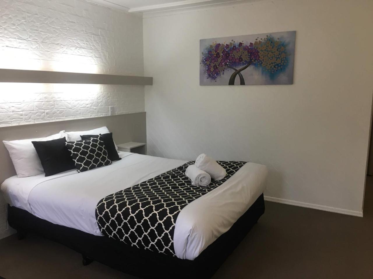 Jacaranda Place Motor Inn Тувумба Экстерьер фото
