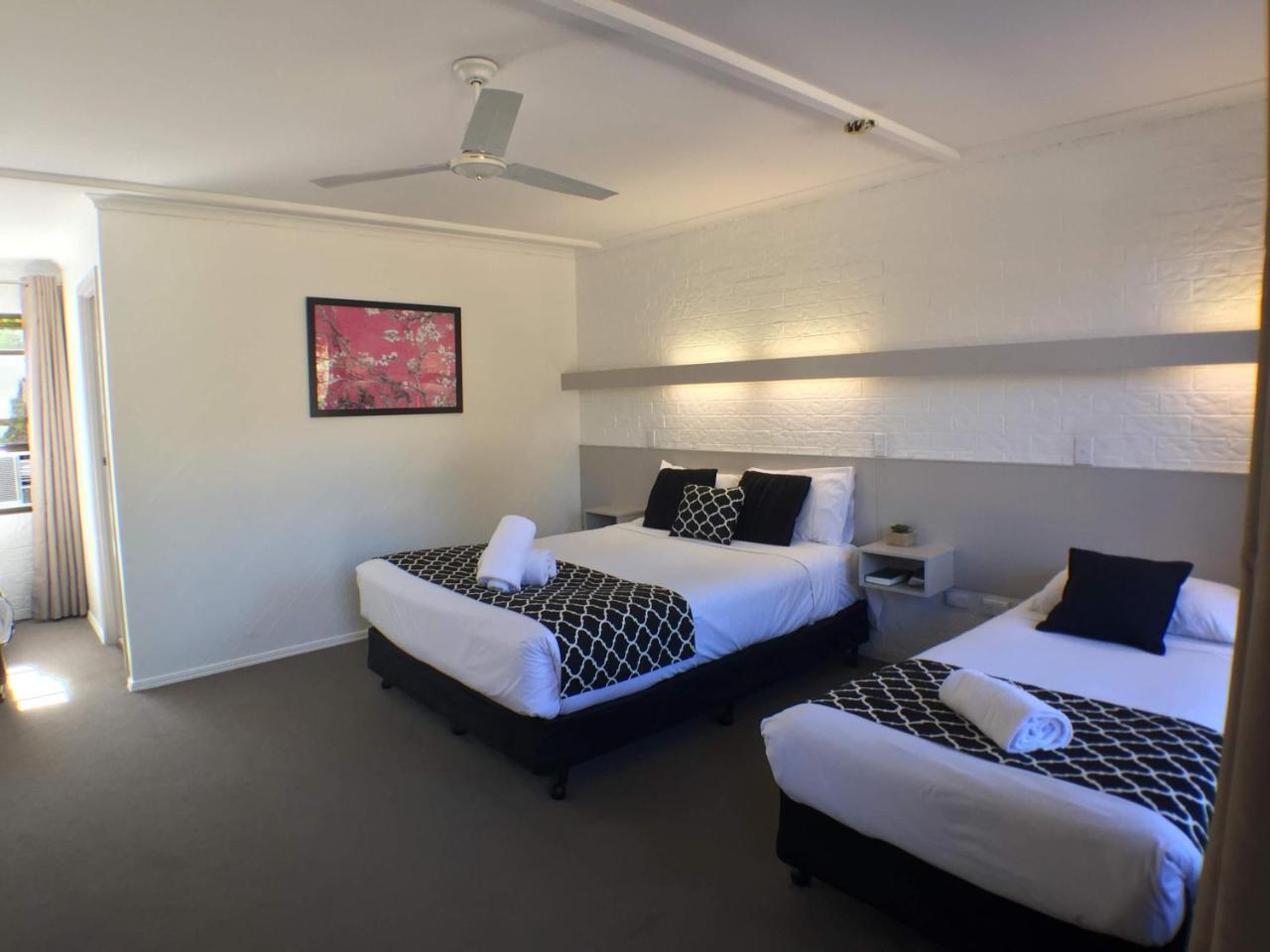 Jacaranda Place Motor Inn Тувумба Экстерьер фото