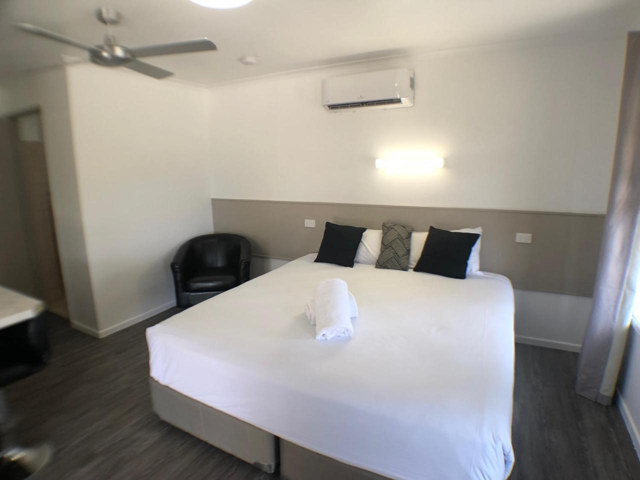 Jacaranda Place Motor Inn Тувумба Экстерьер фото