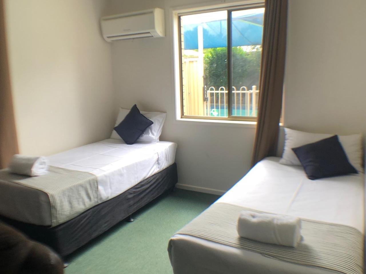 Jacaranda Place Motor Inn Тувумба Экстерьер фото